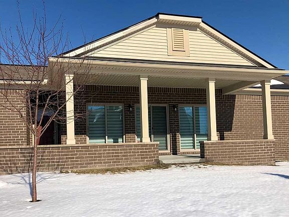 3rd image of 49092 Courville Ct