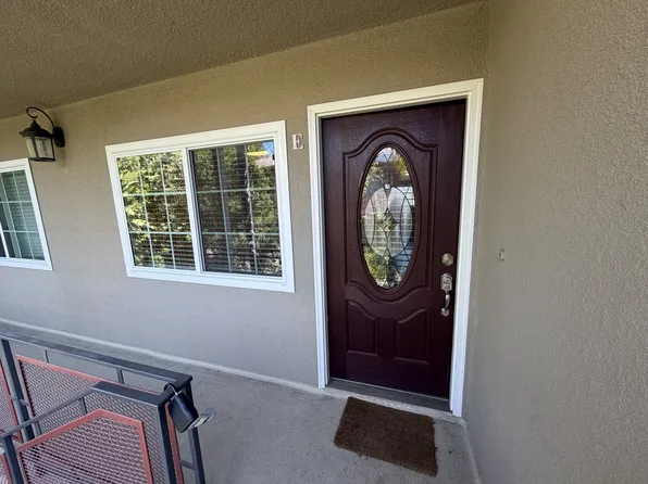 156 E Highland Ave - Unit E, 156 E Highland Ave, Sierra Madre, CA 91024