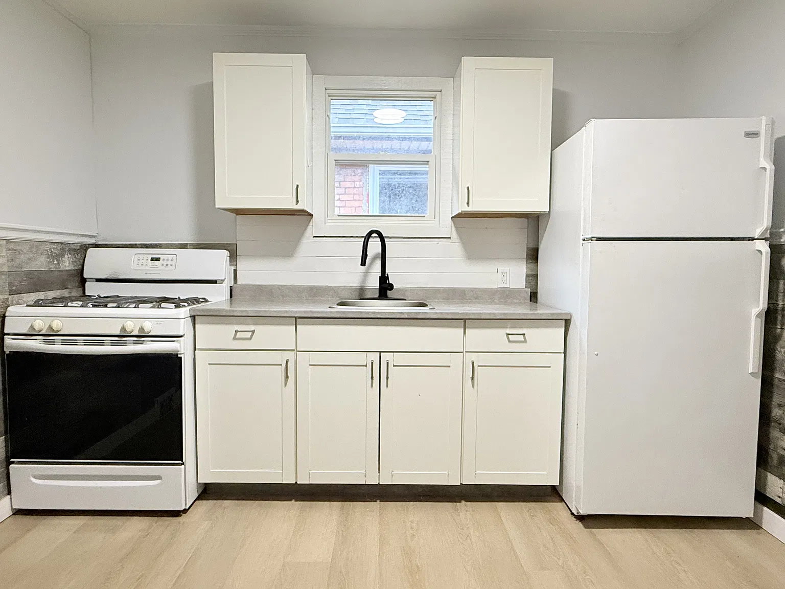 1 bed, $1,093 — Photo 2