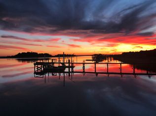 204 Kings Landing Ct, Hampstead, NC 28443