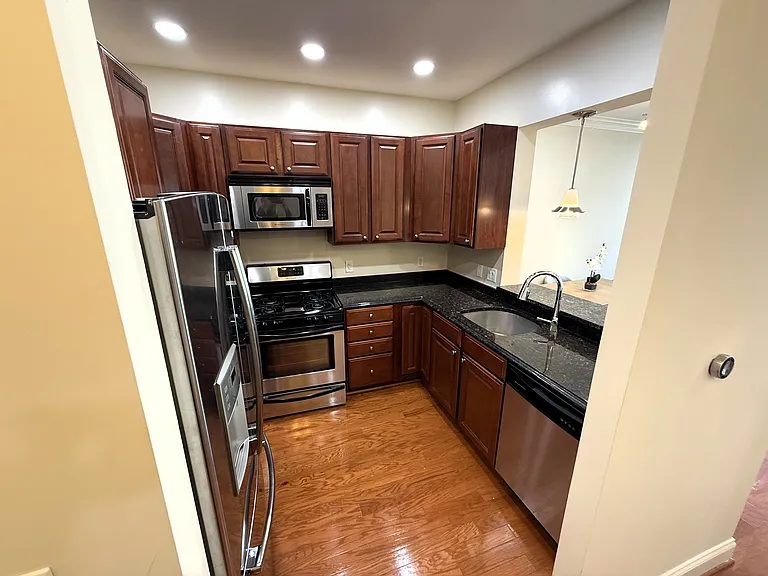 38 Maryland Ave #608 — Photo 3