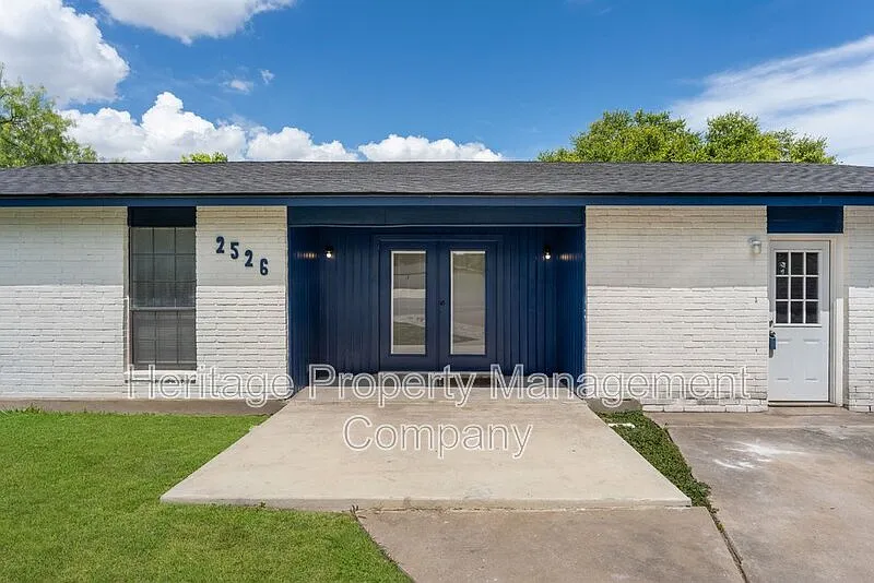 4 bed, 2.5 bath, 2350 sqft, $1,975 — Photo 4