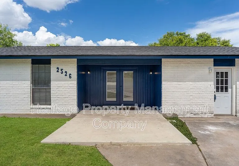 2526 Town Briar St — Photo 4