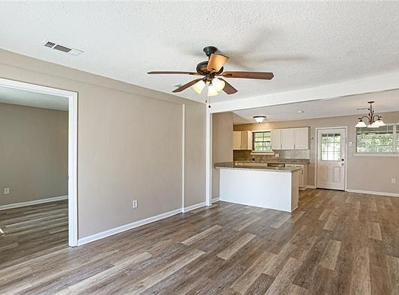 4th image of 1728 Heights Dr