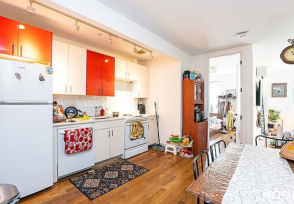 2nd image of 1424 Hancock St #1