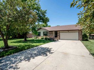 8 E Huntington Rd, Augusta, KS 67010