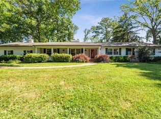 605 Twin Fawns Dr, Saint Louis, MO 63131