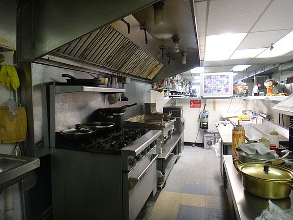 3rd image of 936 W Lafayette St
