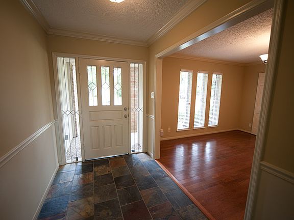 5th image of 1719 Warwickshire Dr