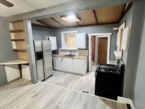 2nd image of 221 Luella Ave