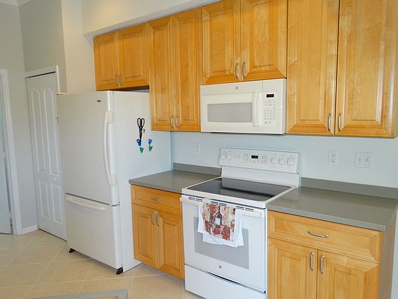 5th image of 9220 Belleza Way APT 201