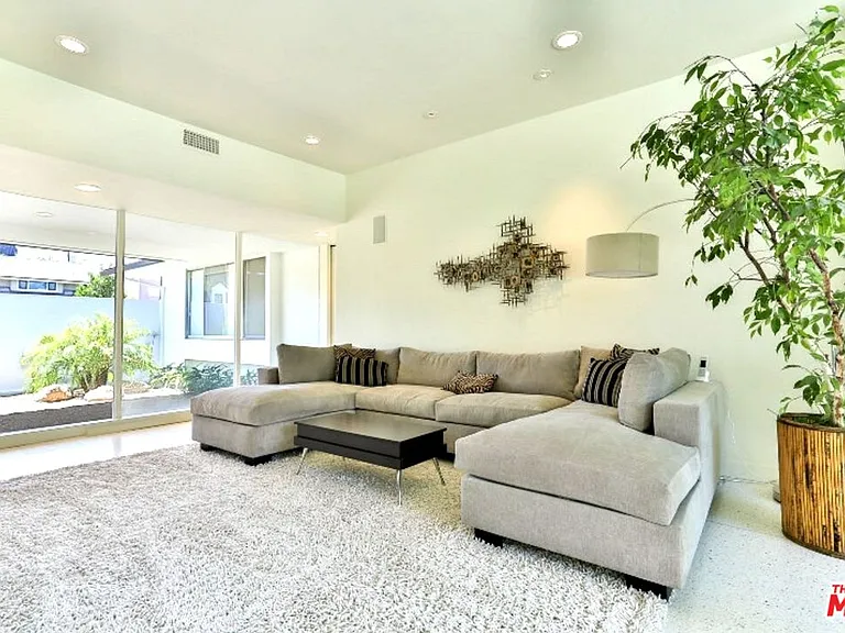 5470 Katherine Ave — Photo 4