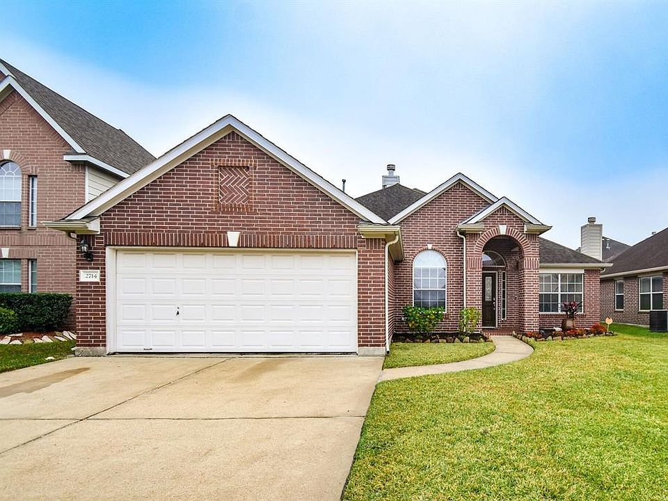 1st image of 2714 Crestwood Dr