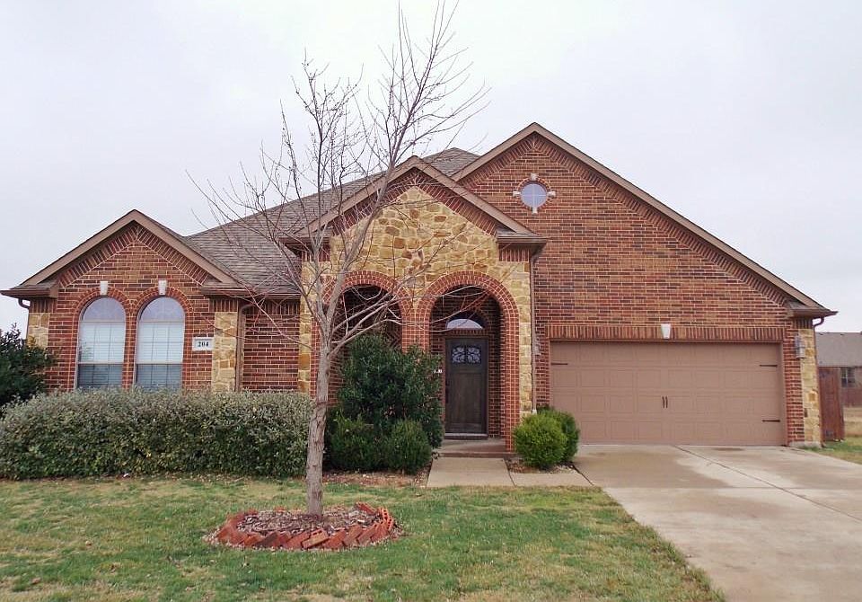 1st image of 204 Lacy Oak Ln