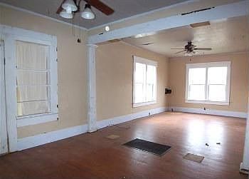 5th image of 18481 Carter St