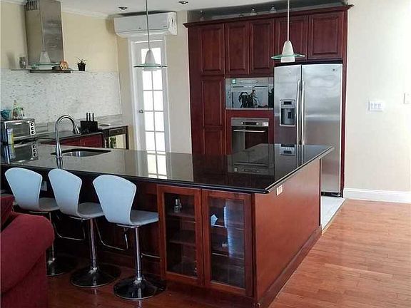 2nd image of 8316 Parsons Blvd