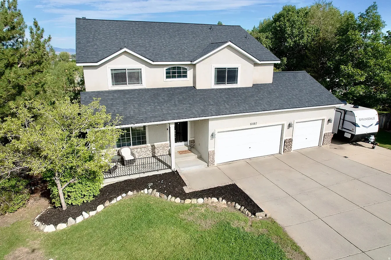 6 bed, 3.5 bath, 3720 sqft, $6,000 — Photo 1