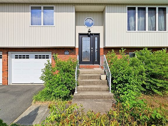 5th image of 128 Swan Ave