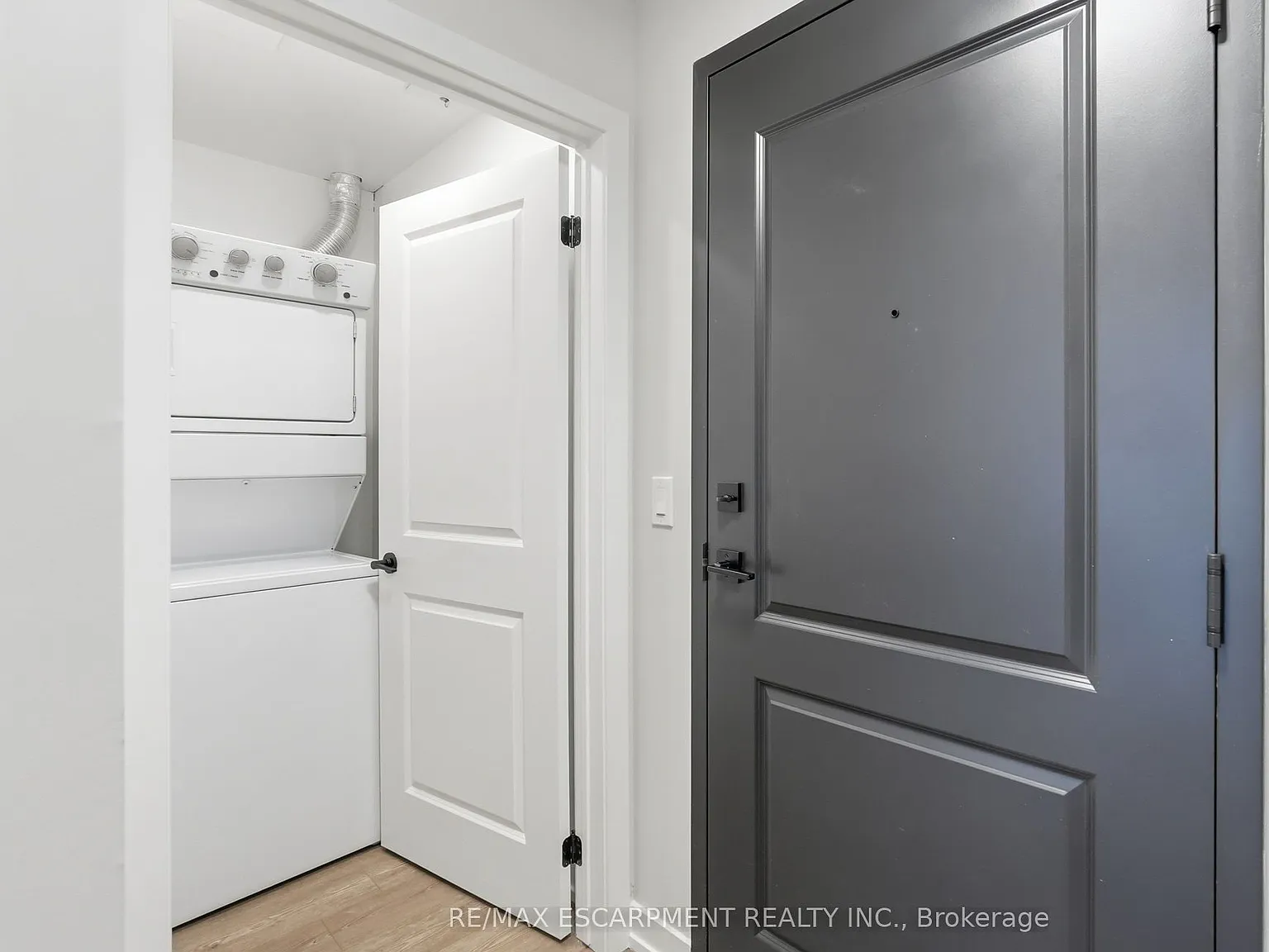 3 bed, $2,935 — Photo 3