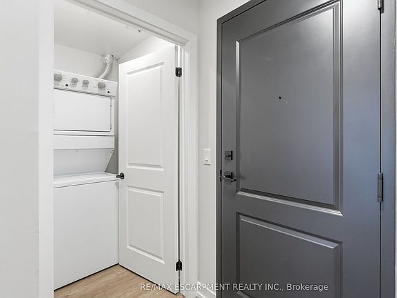 3rd image of 870 Queenston Rd #416