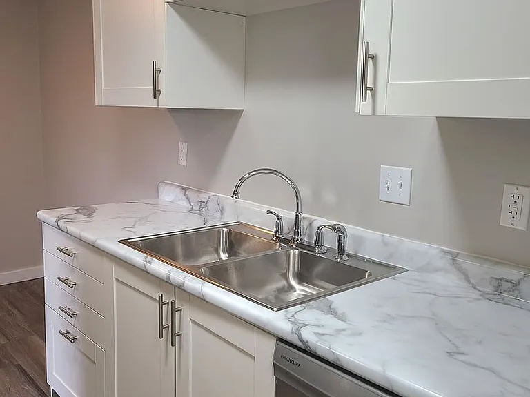 Eastgate Apartments — Photo 74