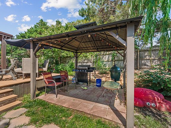 5th image of 2343 Dewey Dr
