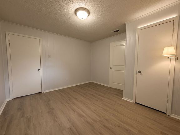 4th image of 518 Burlington Cir