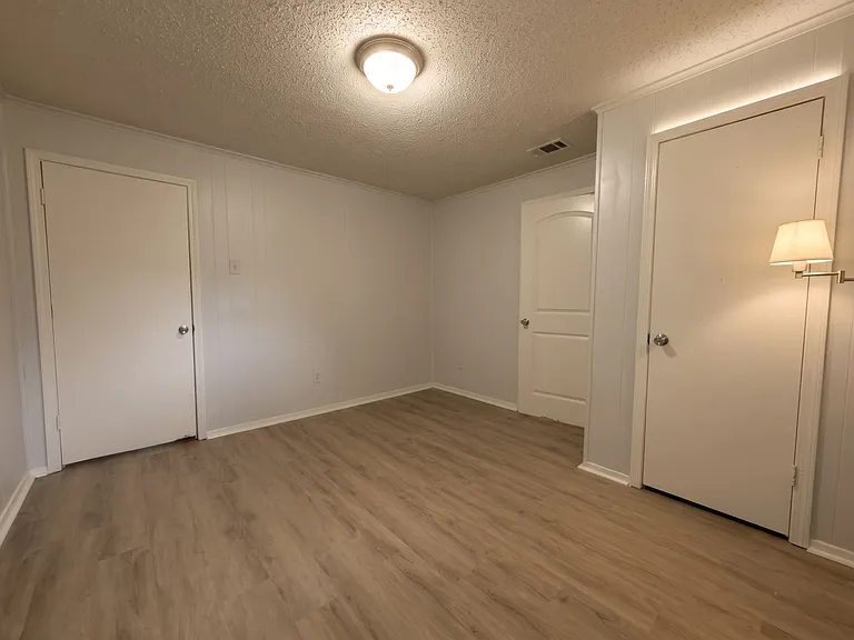 518 Burlington Cir — Photo 4