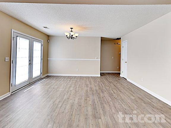 3rd image of 1310 May Oak Cir