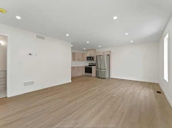 2469 Front Rd, Lasalle, ON