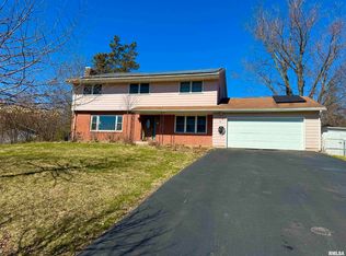 4 Woodland Ln, Macomb, IL 61455