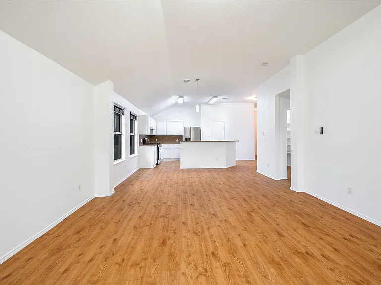1001 Campbell Dr — Photo 6