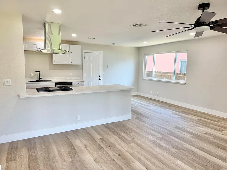 639 Casey St — Photo 3