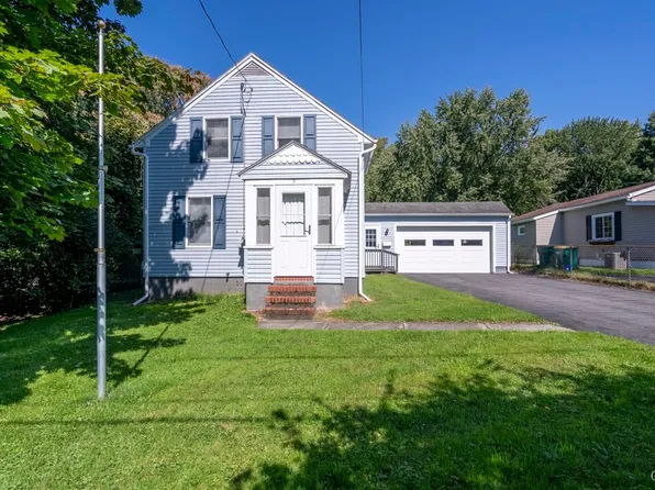 5 Parkway Dr, Baldwinsville, NY 13027
