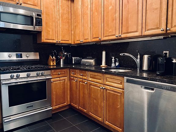 3rd image of 15A W 73rd St APT 1