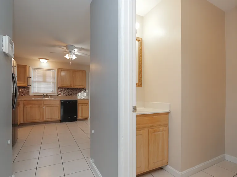 51-53 Winthrop St #R — Photo 15