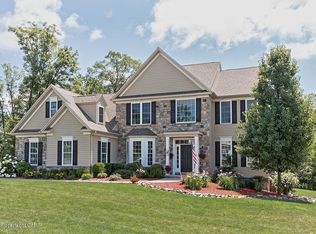 1011 Manor Dr, Mountain Top, PA 18707
