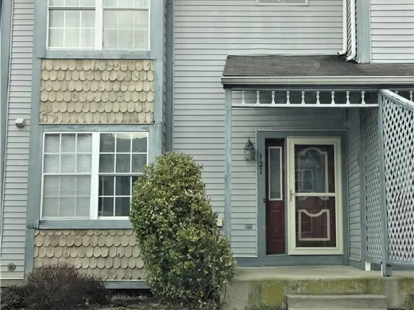 121 Franklin Ct, Bethlehem, PA 18020