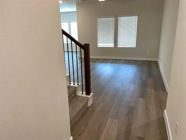 1543 King Ranch Rd — Photo 5