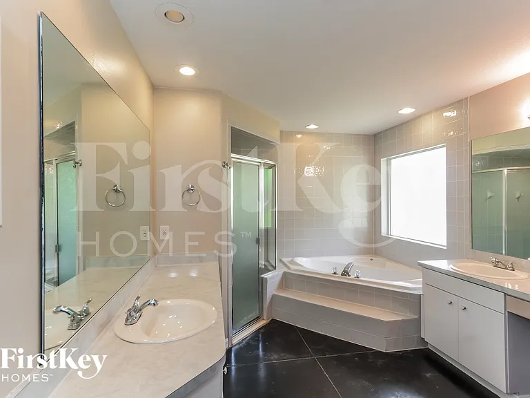 1411 Banbury Loop N — Photo 8