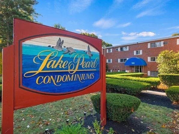 131 Creek St APT 7, Wrentham, MA 02093