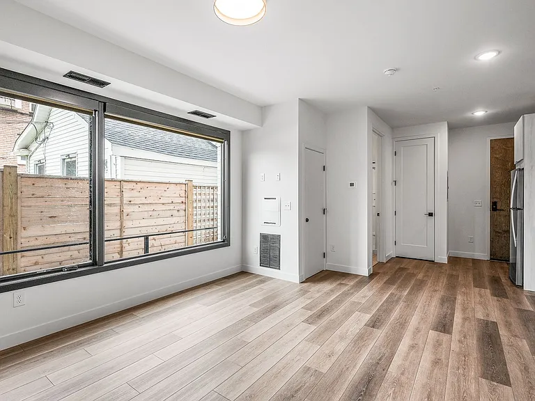 Olive Apartments — Photo 28