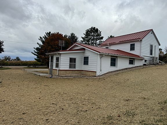 South East View
Porch & Entry