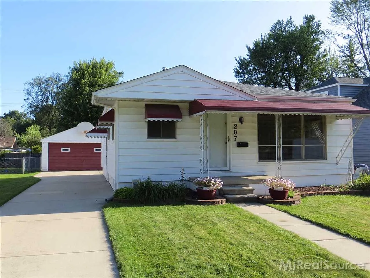 207 Midland Blvd photo 1