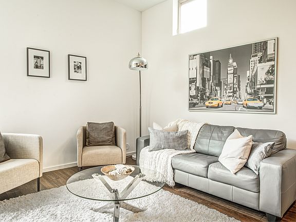 3rd image of 611 22nd Ave Seattle #B