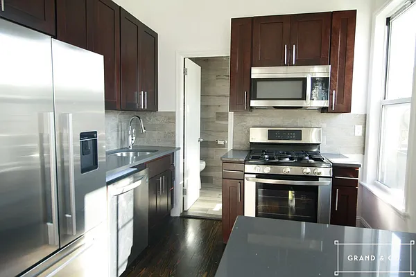 Rented by Grand & Co. | media 31