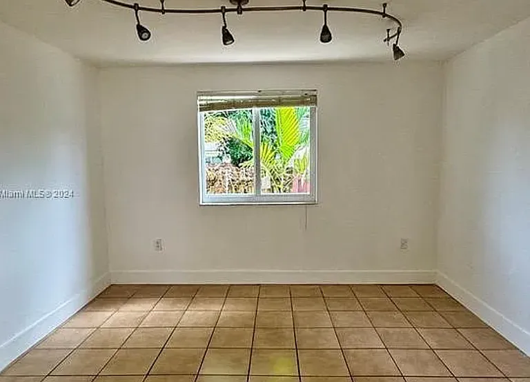 537 NW 44th Ave — Photo 8