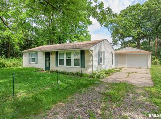 323 15th St, Silvis, IL 61282