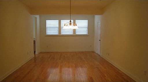 4th image of 409 Waverly Pl