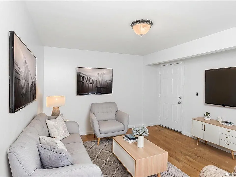 10 E Mineola Ave #1